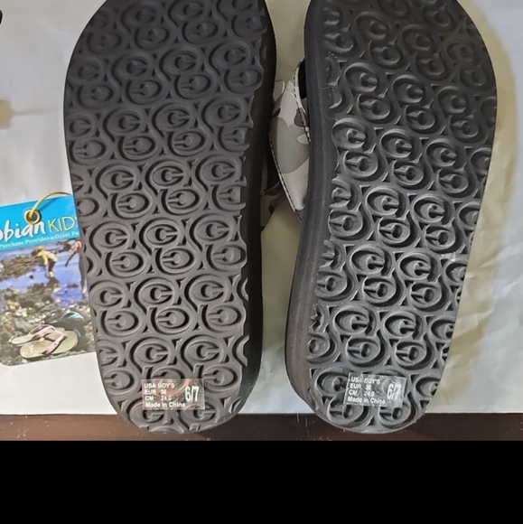 Cobian Kids ARV 2 Jr boys size 6/7 sandals / flip flops - Picture 2 of 3
